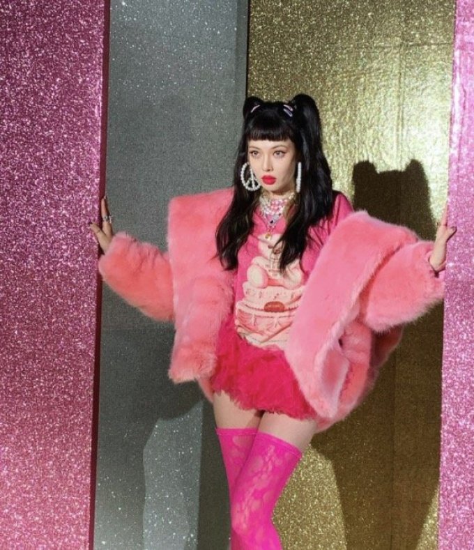 泫雅新歌回归y2k风格造型性感小野马在线索命