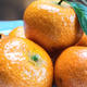 挑砂糖橘，切记“一量二看三捏四剥五尝”，挑的砂糖橘保真甜度高
