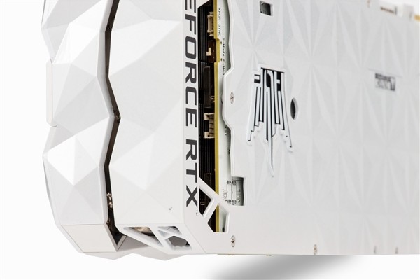 影驰发布白色版RTX 3090 HOF显卡，延续纯白设计、还配1个“平板”