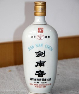 白瓷瓶寿星剑南春-送老爸的新年礼物