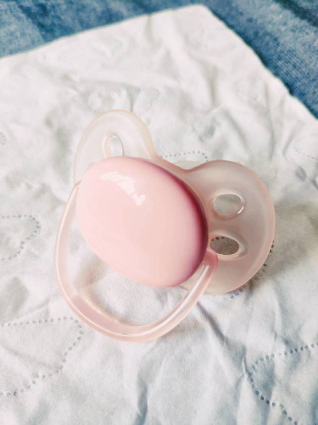 不少人说安抚奶嘴没用，我家宝宝挺爱吃