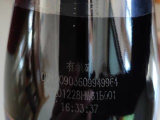 两种酱油，一个是老酱油，一个是酱油