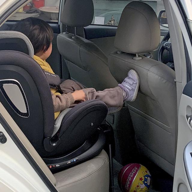 给你稳稳的安全感——两只兔子「未知」儿童安全座椅开箱评测