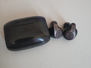 jabra65t三年了，耳机依然坚挺～