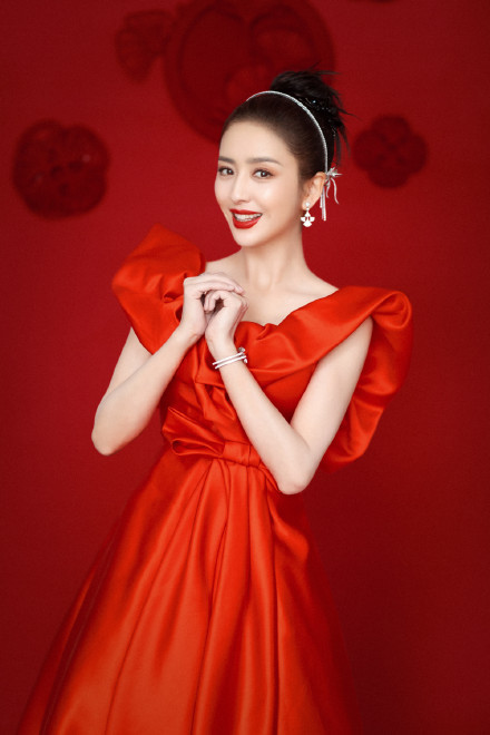 2021央视春晚种草记：杨幂的GUO PEI、张小斐的DEVIL BEAUTY、迪丽热巴的LE FAME