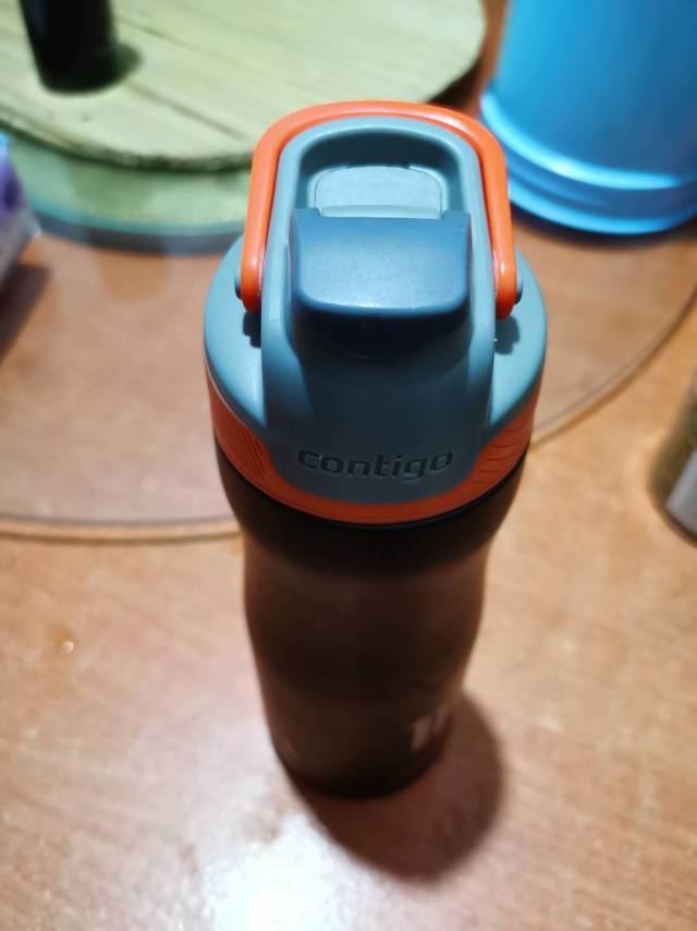 入手一个大拉手的保温杯康迪克