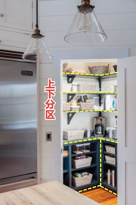 日本厨房从不装吊柜，而是用1㎡步入式储藏室代替，归纳整齐省心