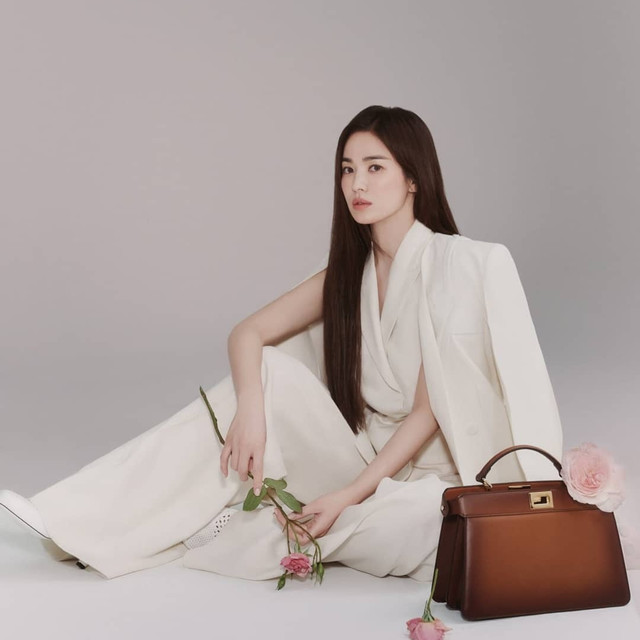 FENDI官宣全新代言人——宋慧乔，韩国首位女演员大使，解锁《Harper's BAZAAR》3月刊封面