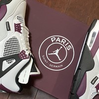 大巴黎联名款配色的AIR JORDAN 4