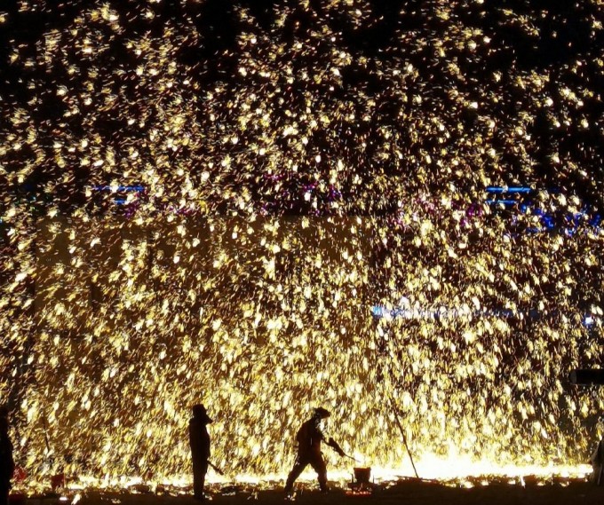 传统元宵节都是怎么过?花市灯如昼、元宵意圆满,浪漫至死不渝、传统赏不逾时,元宵趣物一览。