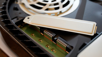 索尼计划今年夏季启用PS5里的M.2插槽，以实现存储升级