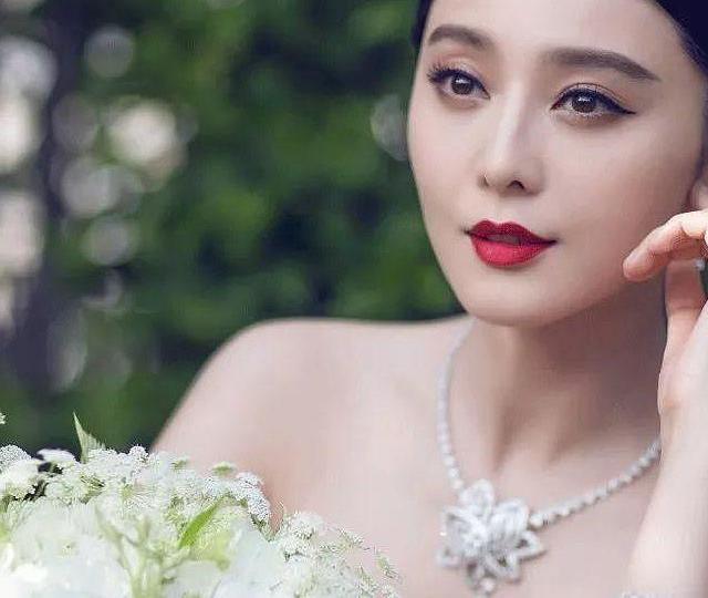 范冰冰接过手表代言以及能预见的复出之路。