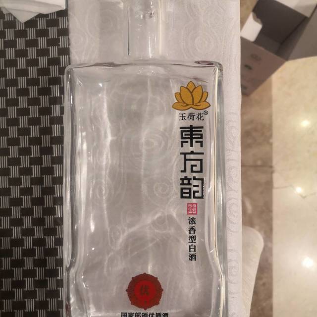 250ml可微醉，漂亮瓶子，有酒糟味。