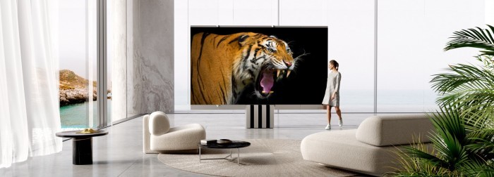 全球首款165英寸可折叠电视M1发布：售价达40万美元