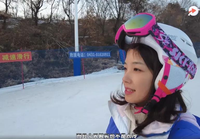 东北人王冰冰首次挑战单板滑雪，网友：连摔倒的样子都很甜