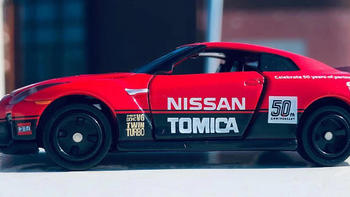TOMY多美卡50周年纪念款尼桑GT-R