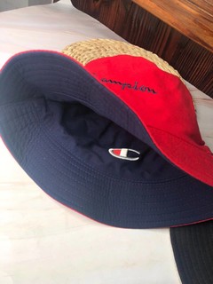 冠军的渔夫帽，选了红黑色，好看也好搭配
