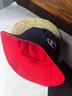 冠军的渔夫帽，选了红黑色，好看也好搭配