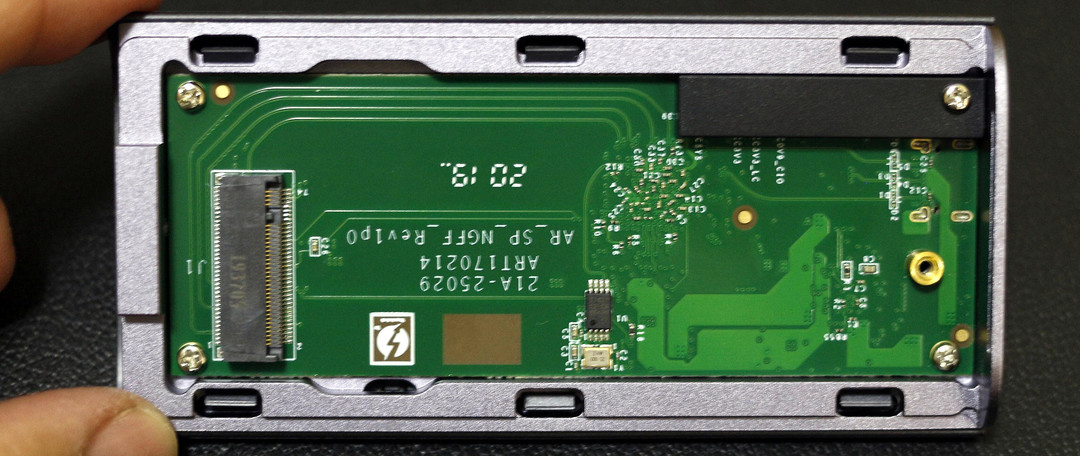 给realmebook增强版Air笔记本电脑搭配的办公用品：绿联雷电3硬盘盒（新版？）使用体验，附上SSD测速