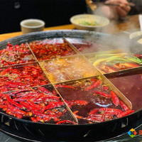 外地人到重庆旅游，挑战一个人吃火锅，第一次吃内脏就被征服了