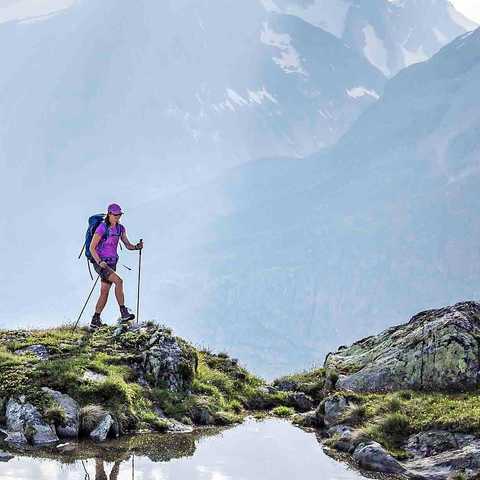 春季户外旅游徒步登山，应该准备哪些基础的装备？