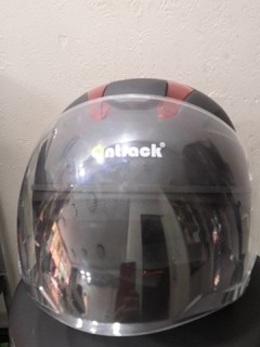 骑电动车必备的电动车头盔之一