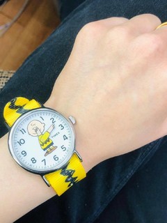 黄色手表，很靓