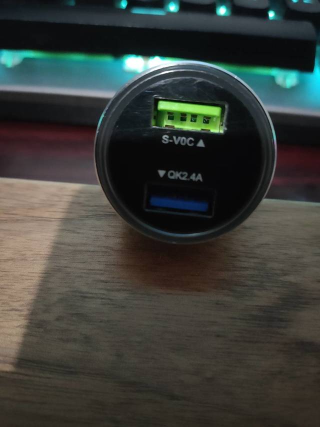支持闪充的车载充电器