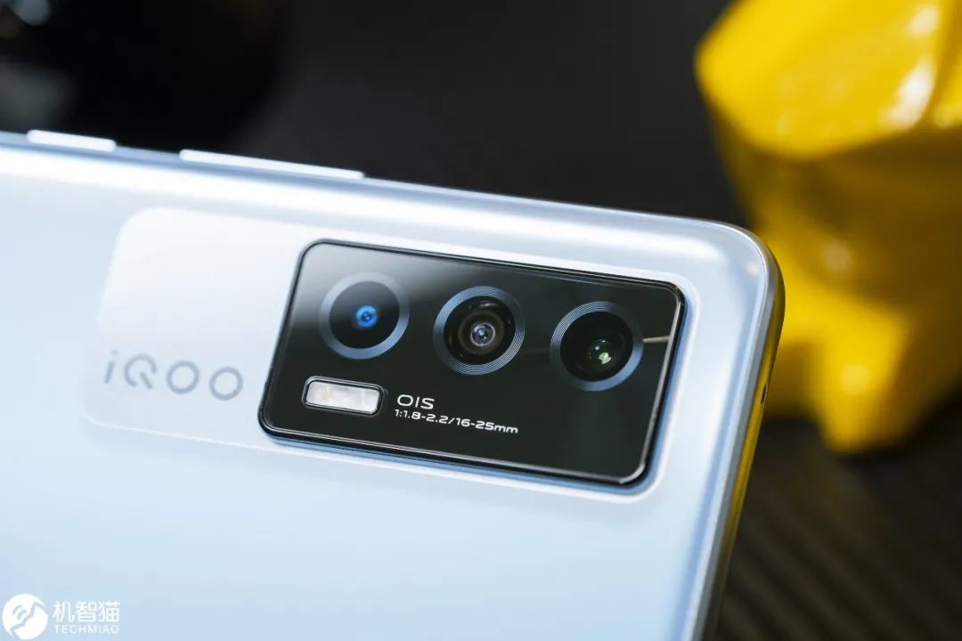 iQOO Neo5抢先体验：它可能比“游戏手机”更适合玩游戏