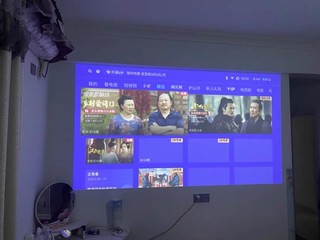 千元影音神器，天猫魔屏。在家看电影