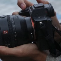 索尼发布首款F1.2大光圈镜头：背景虚化登峰造极