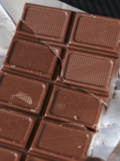 给家里爱甜食的人送一块巧克力吧！