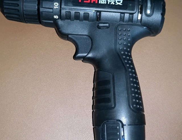 拧螺丝而已，够用的鹰视安12v小电钻