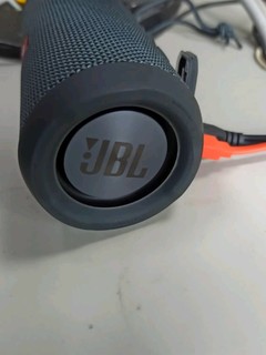 JBL随身携带的音箱