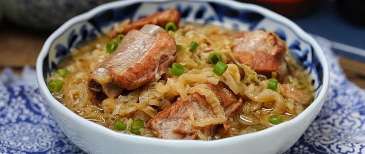 小白菜炖排骨的家常做法大全｜简单易做，健康美味的温暖家常菜