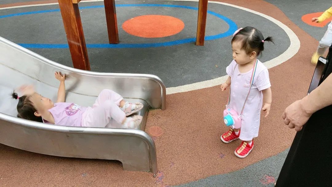 让宝宝“欲罢不能”的社交玩具分享，成为整个公园最靓的崽