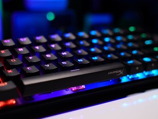 小配列机械键盘也有炫彩RGB光效！