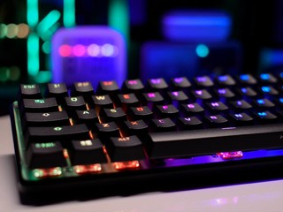 小配列机械键盘也有炫彩RGB光效！