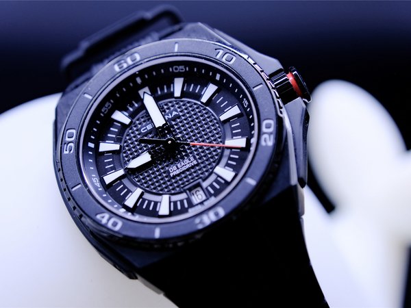 大表盘的千元表 橡树+黑鸟 礼物自用好选