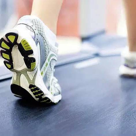 25年健身行业螺丝钉来告诉你，跑步机应该怎么挑！附锐步JET200+跑步机测评