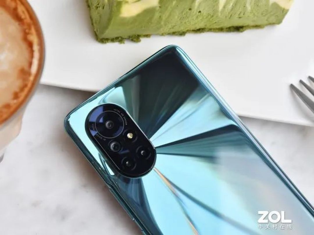 得益于轻薄柔性屏幕和前后3d曲面的设计,荣耀v40轻奢版整机厚度约7.