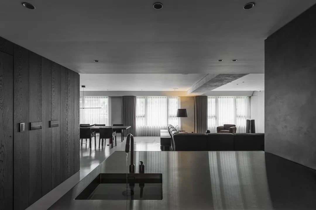 如果一个房子只有黑色，会是什么样？来看台湾264㎡住宅全黑设计！