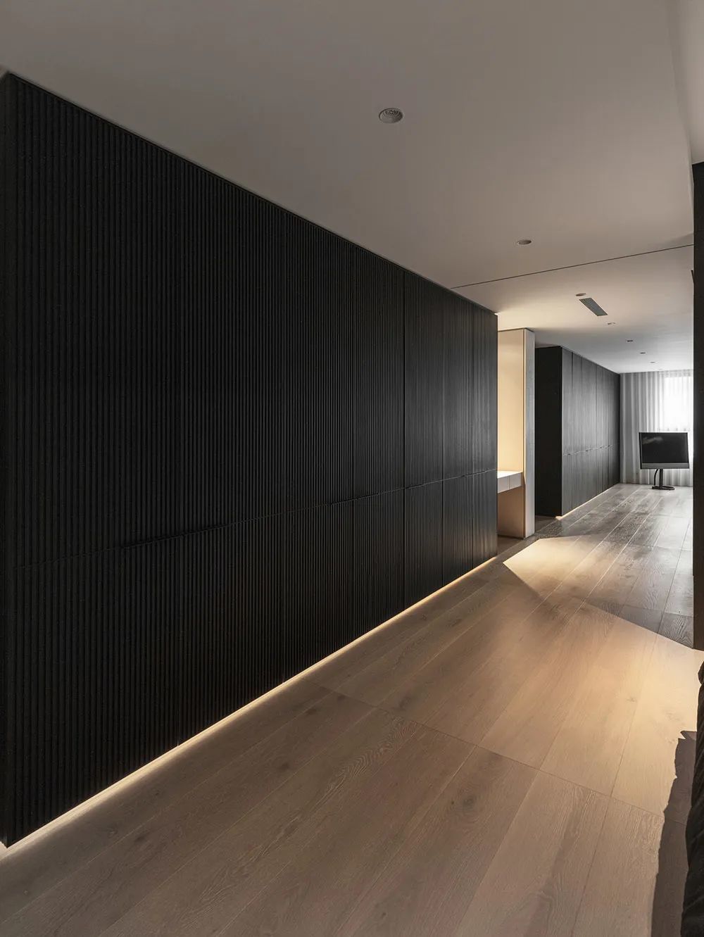 如果一个房子只有黑色，会是什么样？来看台湾264㎡住宅全黑设计！