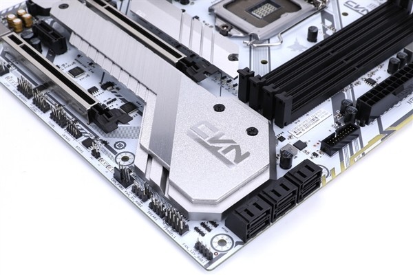 七彩虹发布两款Z590白色主板，原生支持PCIe 4.0
