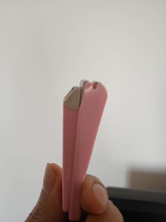 粉红色的指甲刀