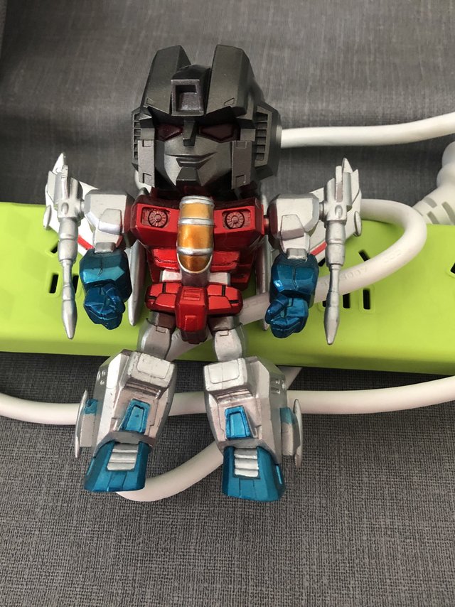 颜值高，重量轻的电源接线板