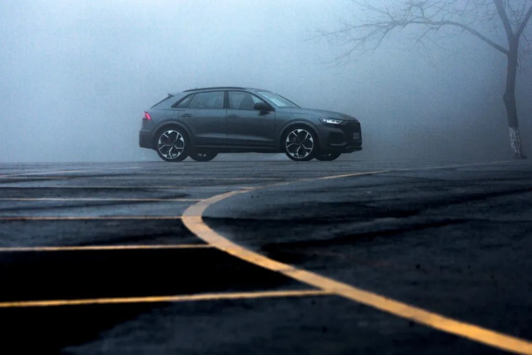 “最速量产SUV”却不止于快！深度试驾“全新物种”奥迪RS Q8