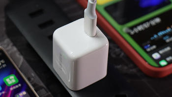 智能#数码#玩物 篇一百零八：苹果手机不带充电头，绿联小金刚来补救 