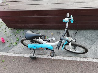 轻便儿童自行车，宝宝童年座驾买一辆很值！