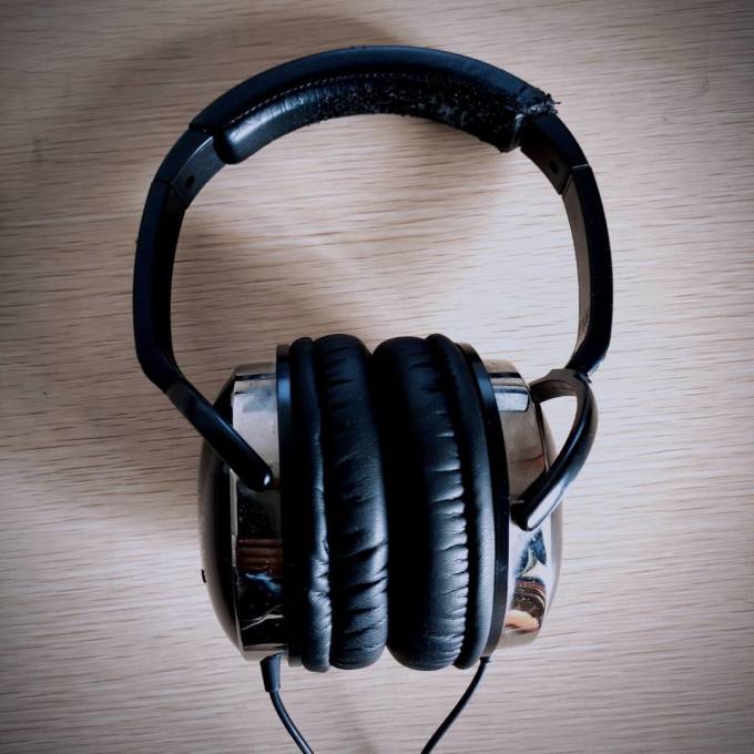 创新头戴式耳机